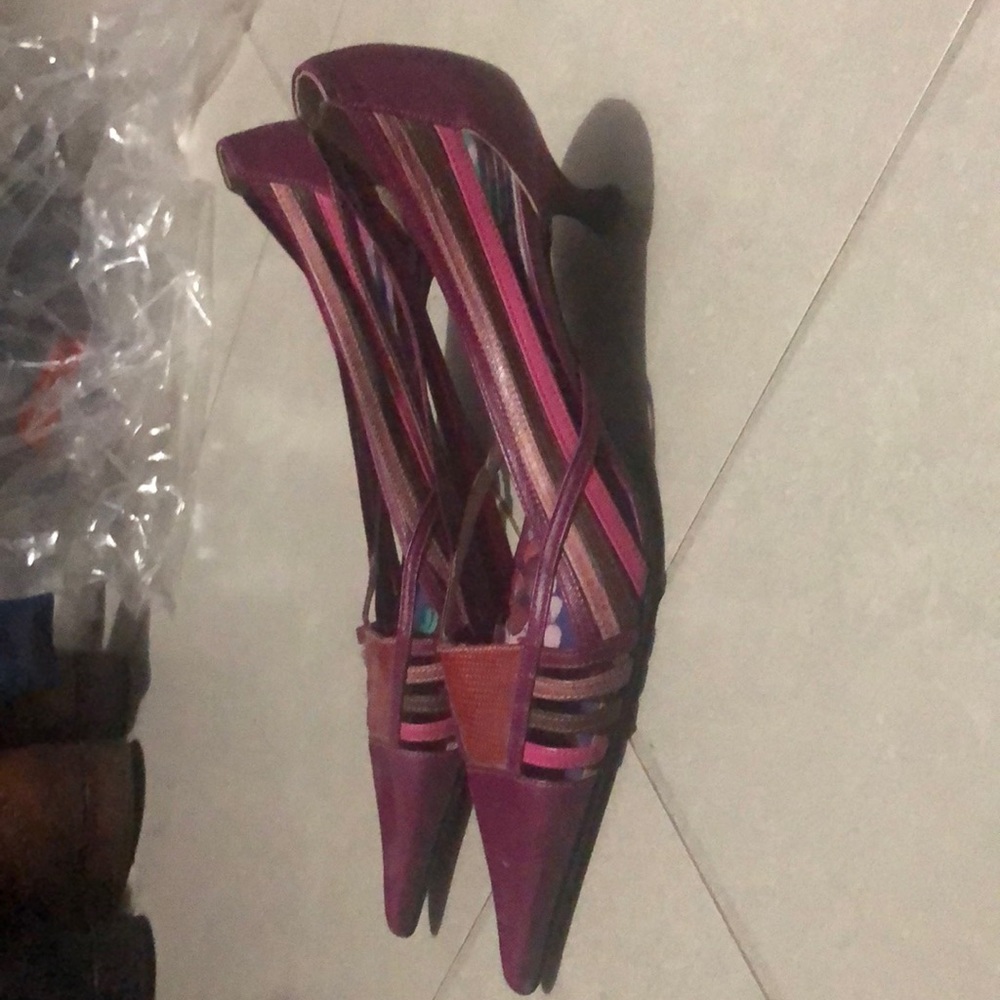 Shoe - Picture 3 of 7